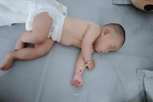 东明怀孕多久肚子会胀气